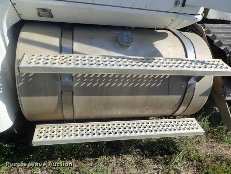 image for item DI4595 2006 International 9400i  semi truck