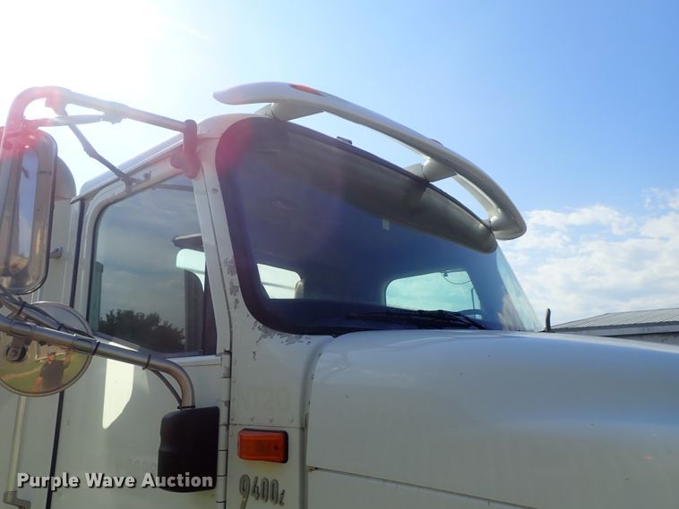 image for item DI4595 2006 International 9400i  semi truck