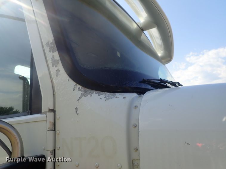 image for item DI4595 2006 International 9400i  semi truck