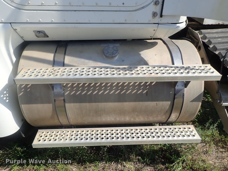 image for item DI4595 2006 International 9400i  semi truck