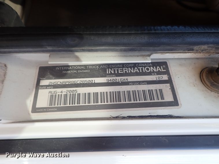 image for item DI4595 2006 International 9400i  semi truck