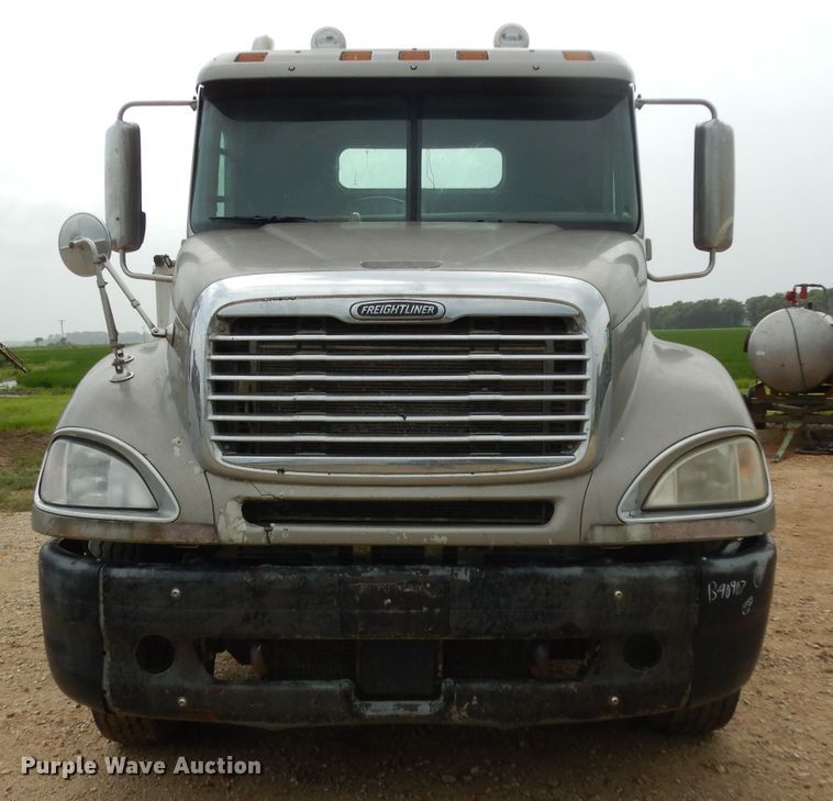 image for item DI5272 2007 Freightliner Columbia  semi truck