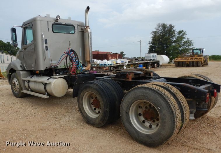 image for item DI5272 2007 Freightliner Columbia  semi truck