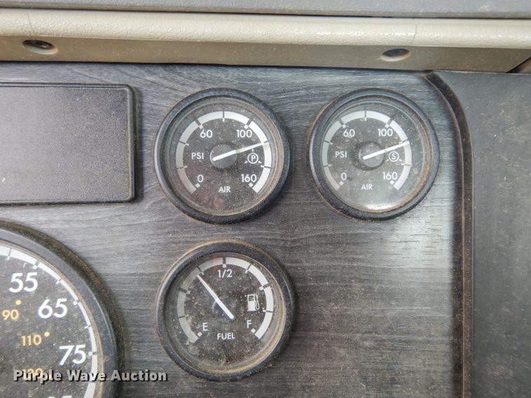 image for item DI5272 2007 Freightliner Columbia  semi truck