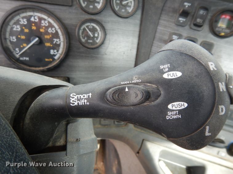 image for item DI5272 2007 Freightliner Columbia  semi truck