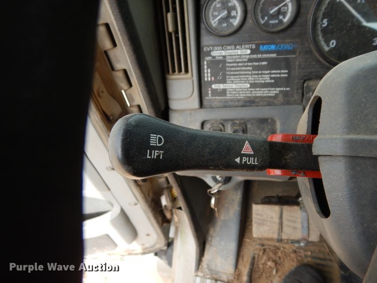 image for item DI5272 2007 Freightliner Columbia  semi truck