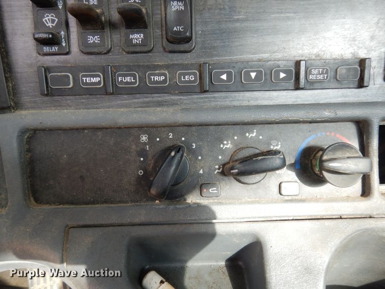 image for item DI5272 2007 Freightliner Columbia  semi truck