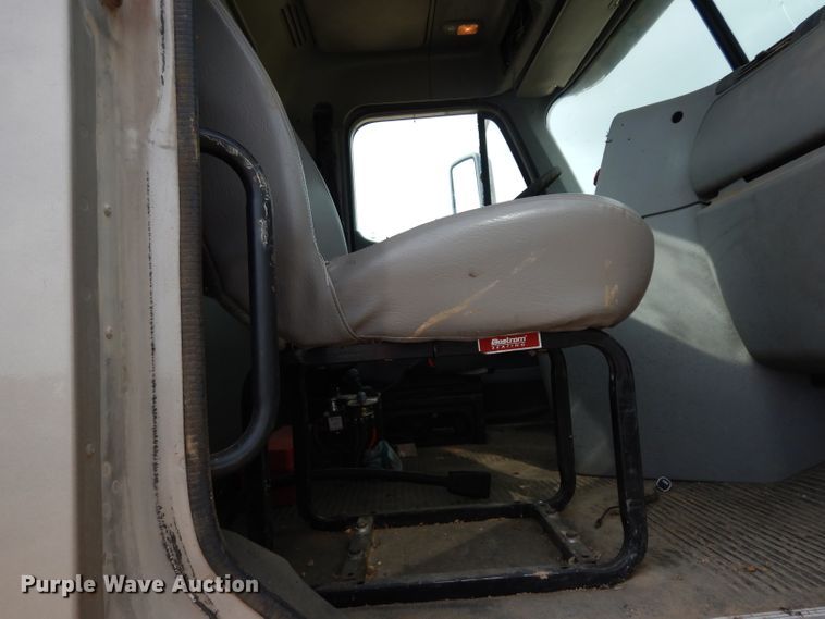 image for item DI5272 2007 Freightliner Columbia  semi truck