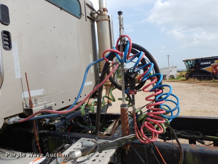 image for item DI5272 2007 Freightliner Columbia  semi truck