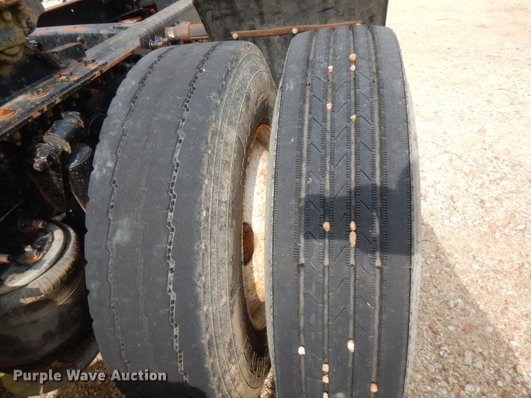 image for item DI5272 2007 Freightliner Columbia  semi truck