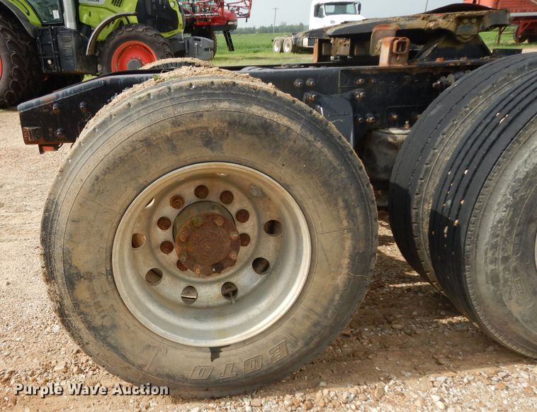 image for item DI5272 2007 Freightliner Columbia  semi truck