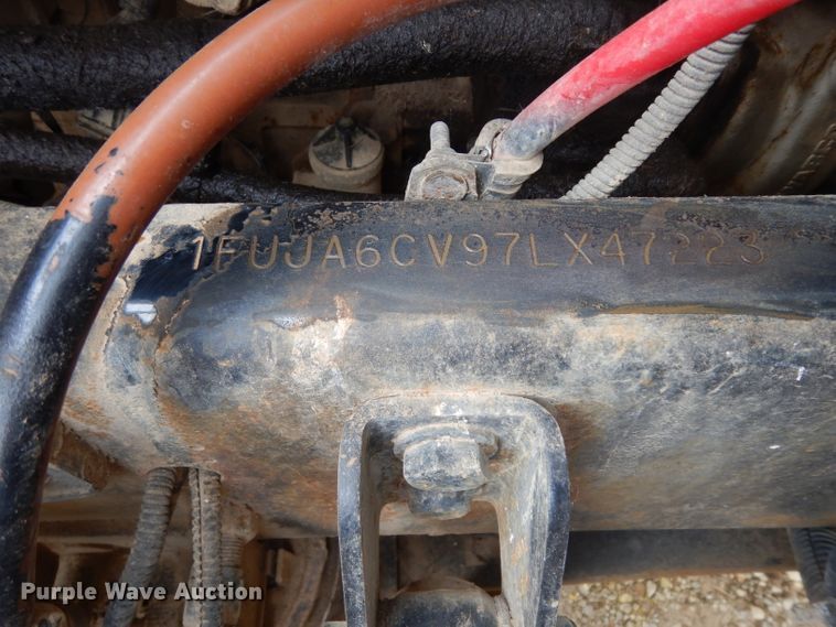 image for item DI5272 2007 Freightliner Columbia  semi truck