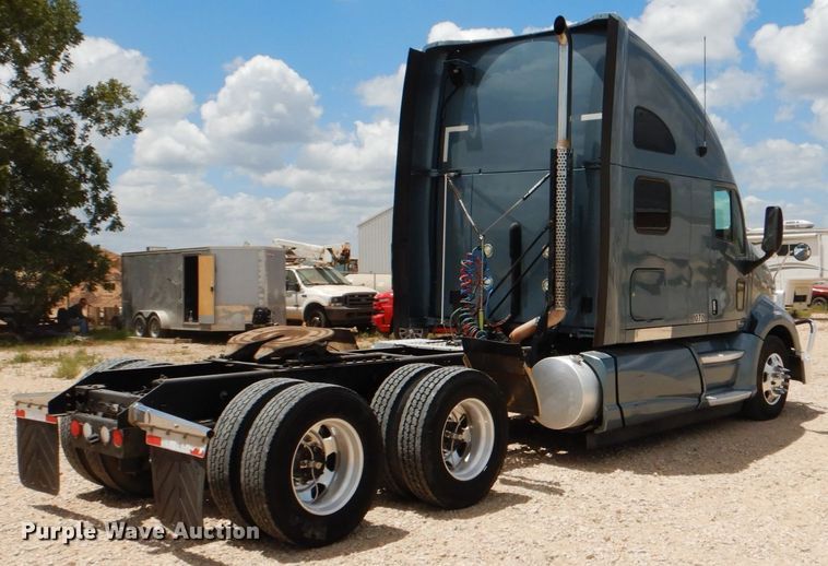 image for item DJ0750 2012 Kenworth T700  semi truck