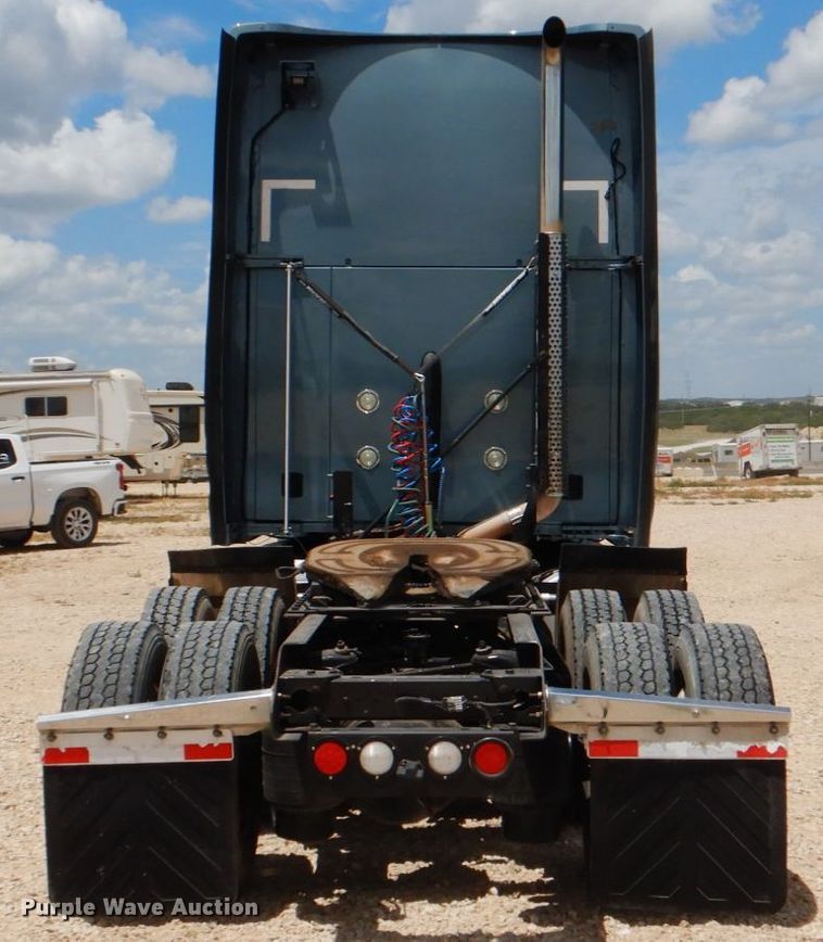 image for item DJ0750 2012 Kenworth T700  semi truck