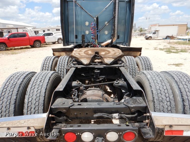 image for item DJ0750 2012 Kenworth T700  semi truck