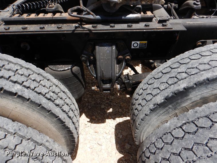 image for item DJ0750 2012 Kenworth T700  semi truck