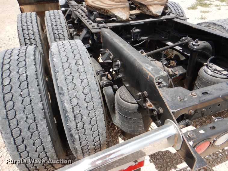 image for item DJ0750 2012 Kenworth T700  semi truck