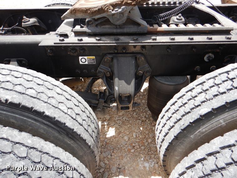 image for item DJ0750 2012 Kenworth T700  semi truck