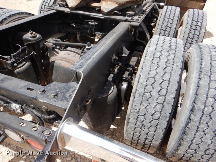 image for item DJ0750 2012 Kenworth T700  semi truck