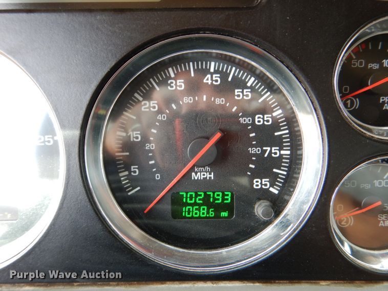 image for item DJ0750 2012 Kenworth T700  semi truck