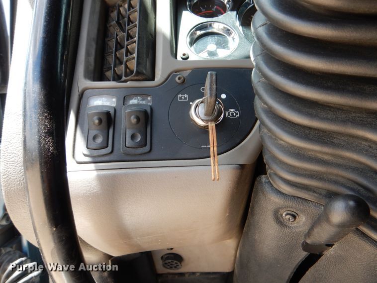 image for item DJ0750 2012 Kenworth T700  semi truck