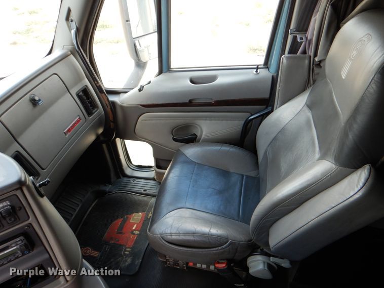 image for item DJ0750 2012 Kenworth T700  semi truck