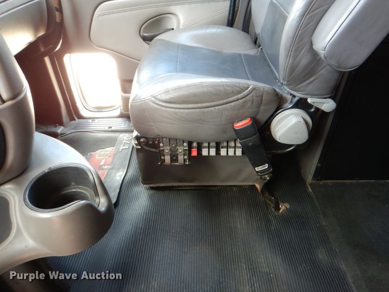 image for item DJ0750 2012 Kenworth T700  semi truck