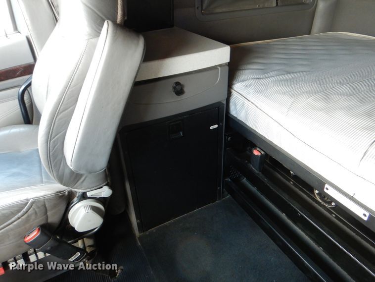 image for item DJ0750 2012 Kenworth T700  semi truck