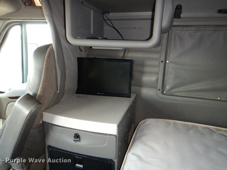 image for item DJ0750 2012 Kenworth T700  semi truck