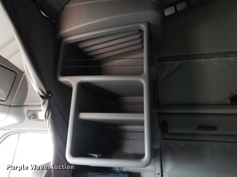 image for item DJ0750 2012 Kenworth T700  semi truck