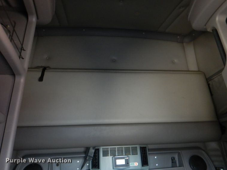 image for item DJ0750 2012 Kenworth T700  semi truck