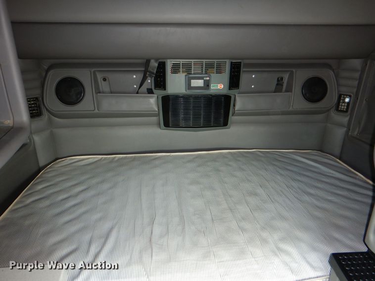 image for item DJ0750 2012 Kenworth T700  semi truck