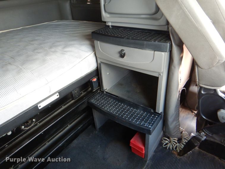 image for item DJ0750 2012 Kenworth T700  semi truck