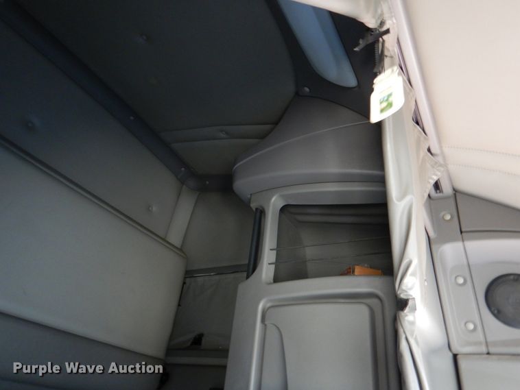 image for item DJ0750 2012 Kenworth T700  semi truck