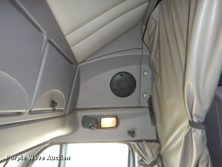 image for item DJ0750 2012 Kenworth T700  semi truck