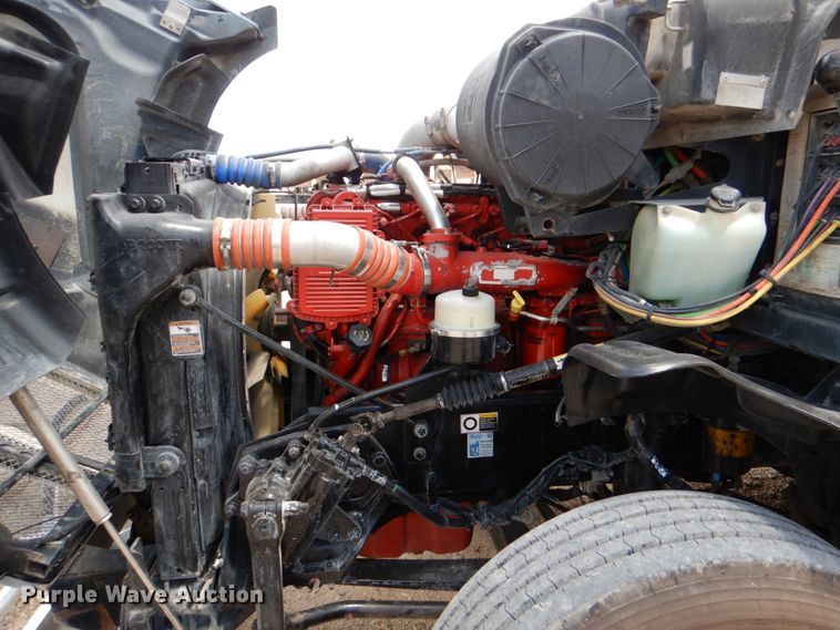 image for item DJ0750 2012 Kenworth T700  semi truck