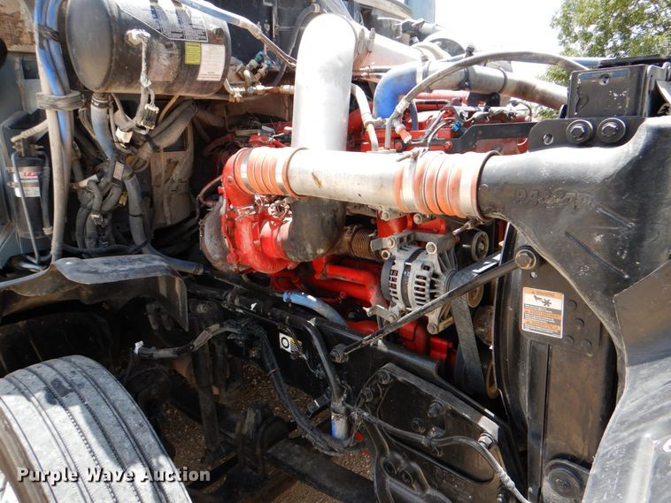 image for item DJ0750 2012 Kenworth T700  semi truck