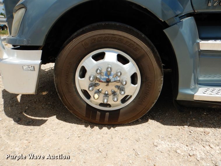 image for item DJ0750 2012 Kenworth T700  semi truck