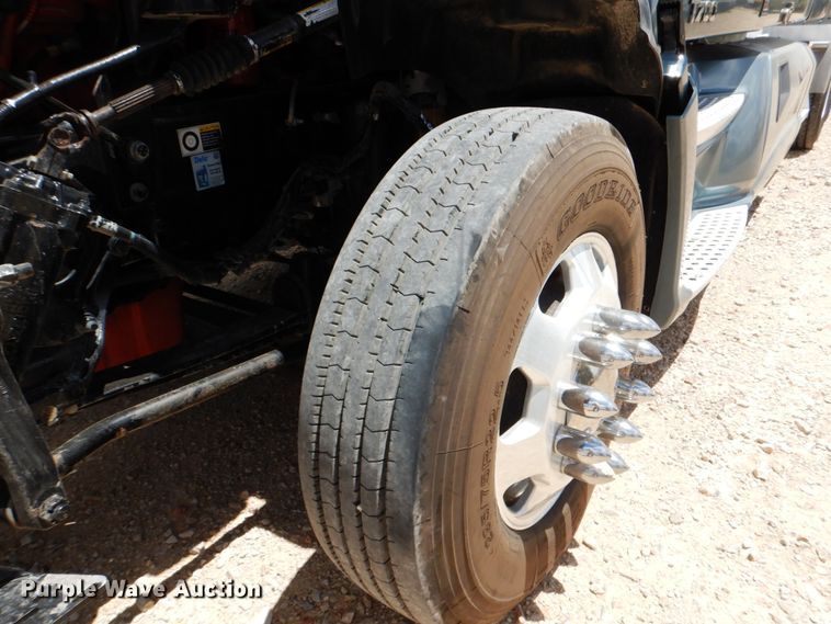 image for item DJ0750 2012 Kenworth T700  semi truck