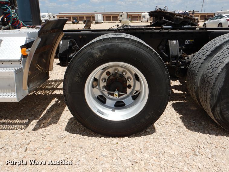 image for item DJ0750 2012 Kenworth T700  semi truck