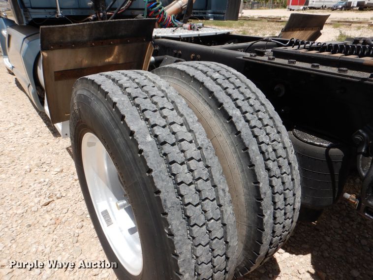 image for item DJ0750 2012 Kenworth T700  semi truck