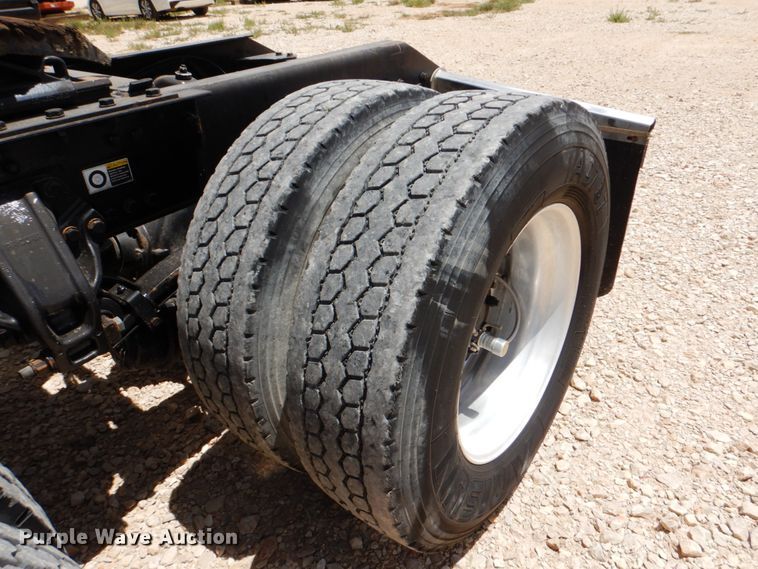 image for item DJ0750 2012 Kenworth T700  semi truck