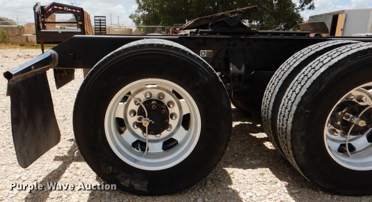 image for item DJ0750 2012 Kenworth T700  semi truck