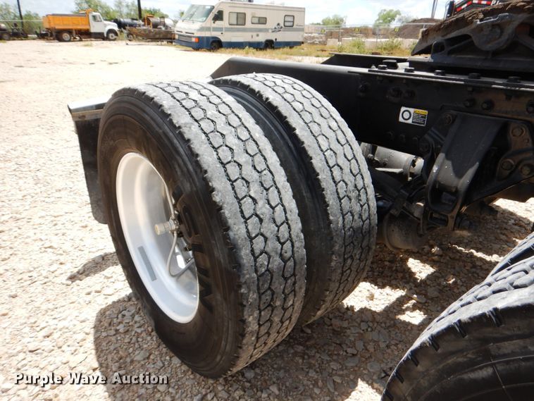 image for item DJ0750 2012 Kenworth T700  semi truck