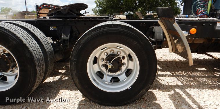 image for item DJ0750 2012 Kenworth T700  semi truck