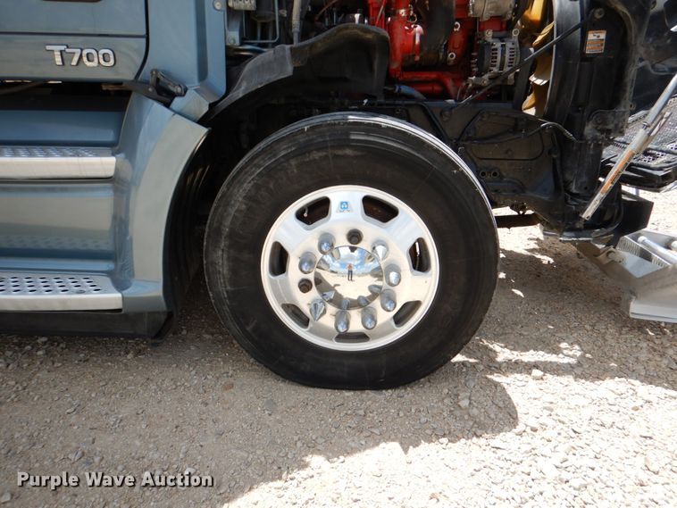 image for item DJ0750 2012 Kenworth T700  semi truck