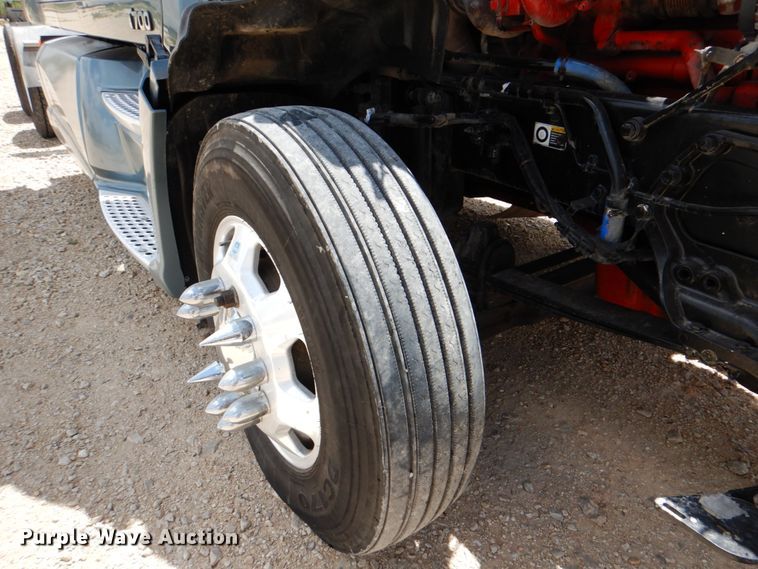 image for item DJ0750 2012 Kenworth T700  semi truck