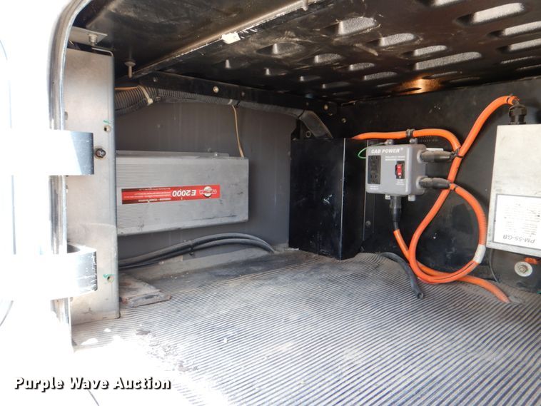 image for item DJ0750 2012 Kenworth T700  semi truck