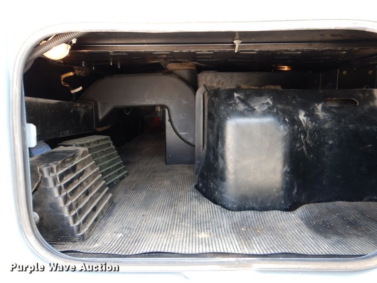 image for item DJ0750 2012 Kenworth T700  semi truck