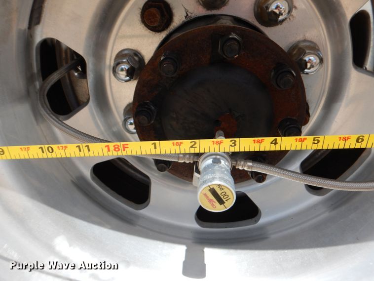 image for item DJ0750 2012 Kenworth T700  semi truck